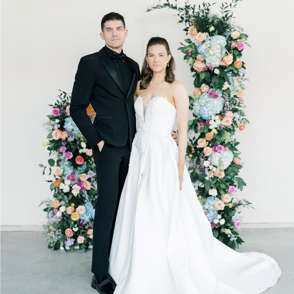 Wedding dress - Picture 4 of 6